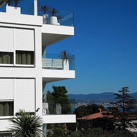 Stylish Apartment 100 M From The Beach Opatija Bagian luar foto