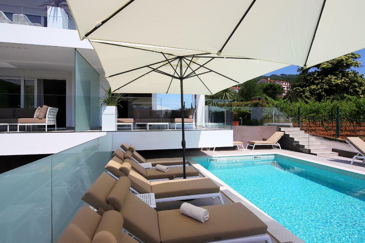 Stylish Apartment 100 M From The Beach Opatija Bagian luar foto