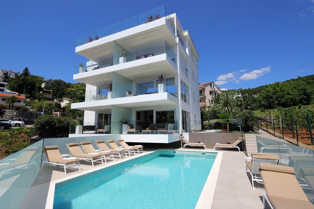 Stylish Apartment 100 M From The Beach Opatija Bagian luar foto