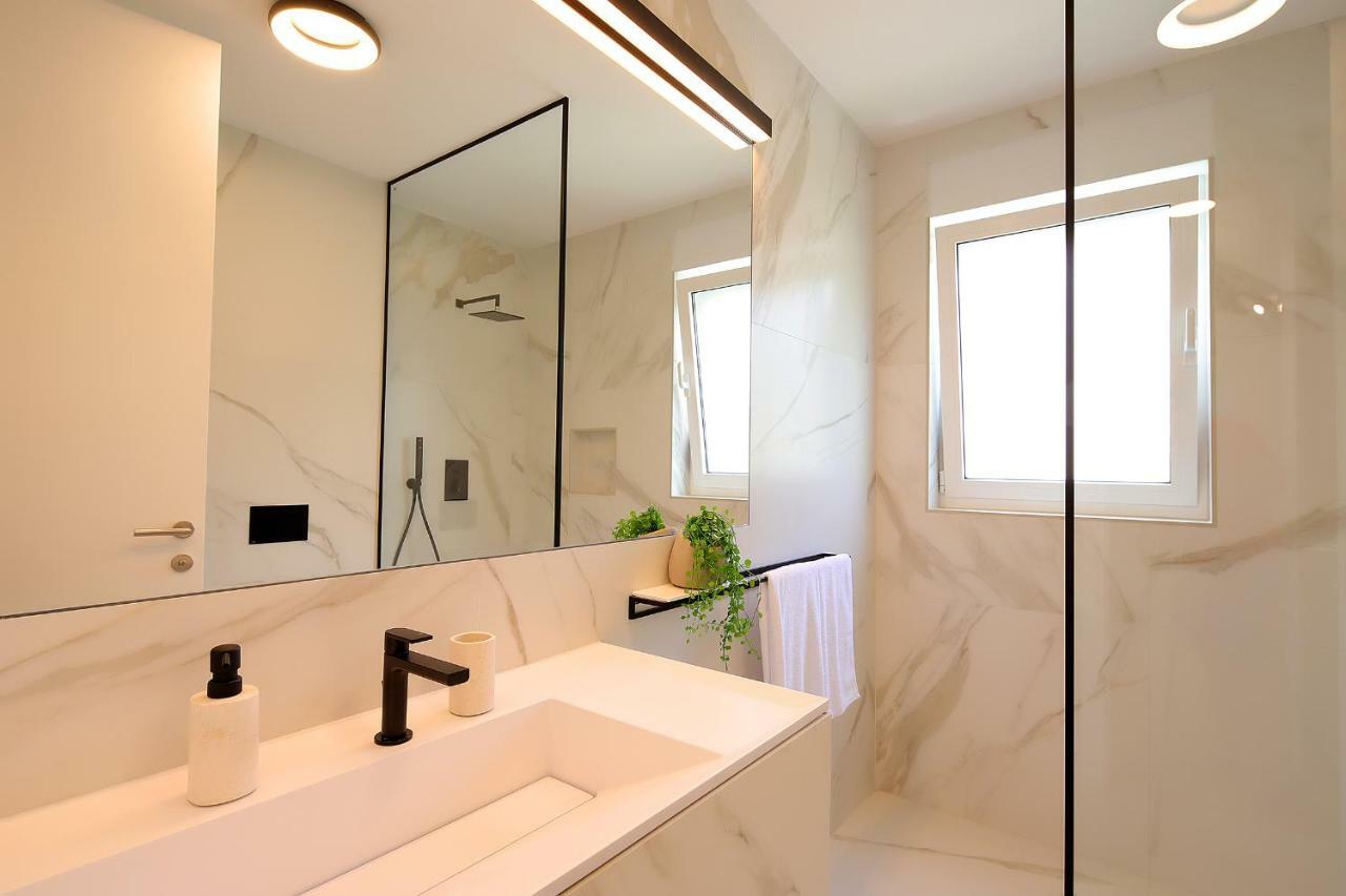 Stylish Apartment 100 M From The Beach Opatija Bagian luar foto