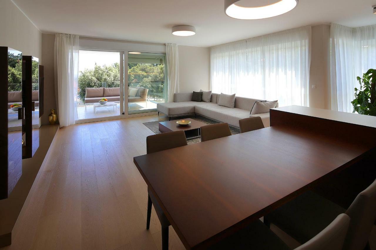 Stylish Apartment 100 M From The Beach Opatija Bagian luar foto