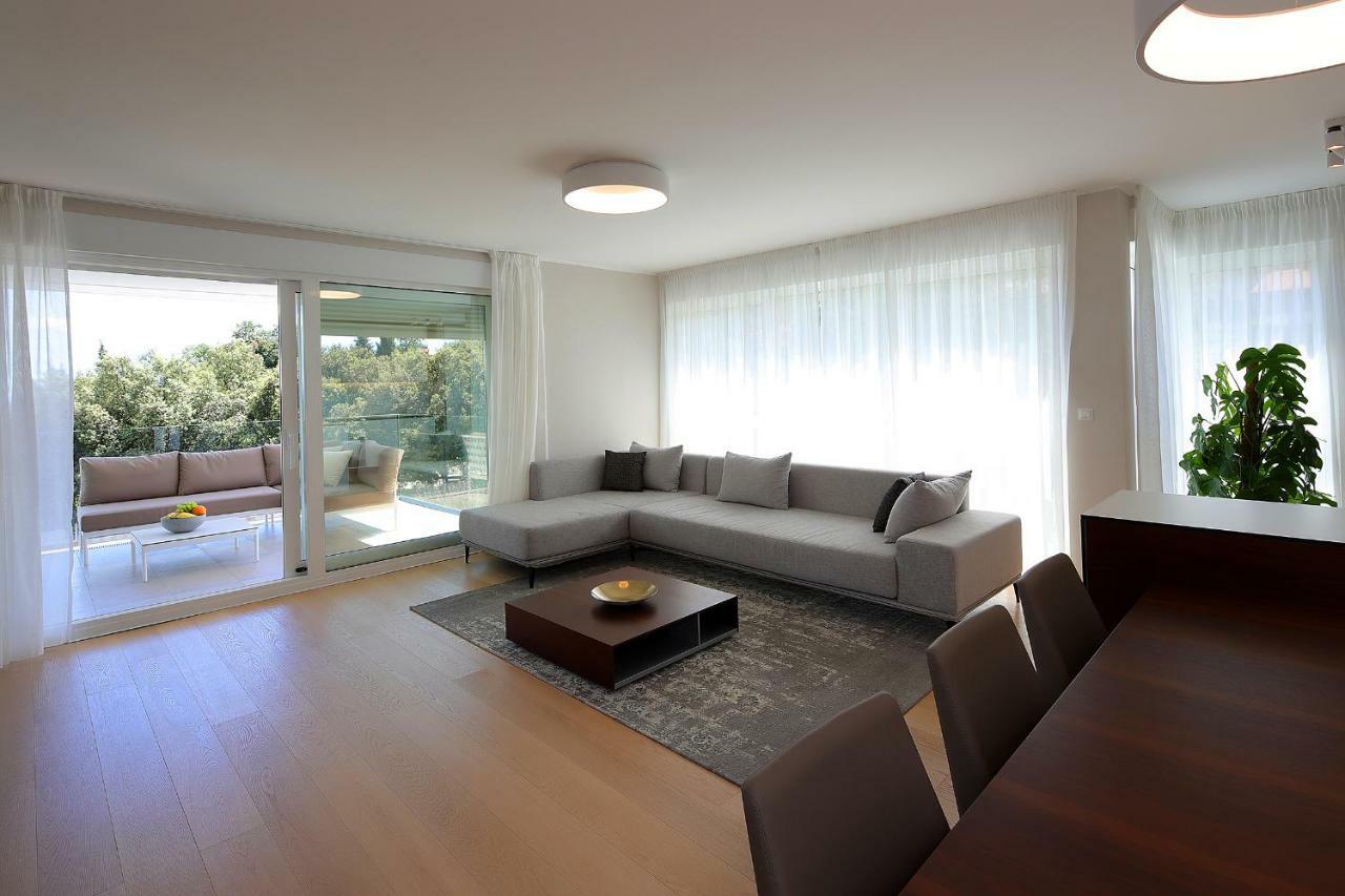 Stylish Apartment 100 M From The Beach Opatija Bagian luar foto