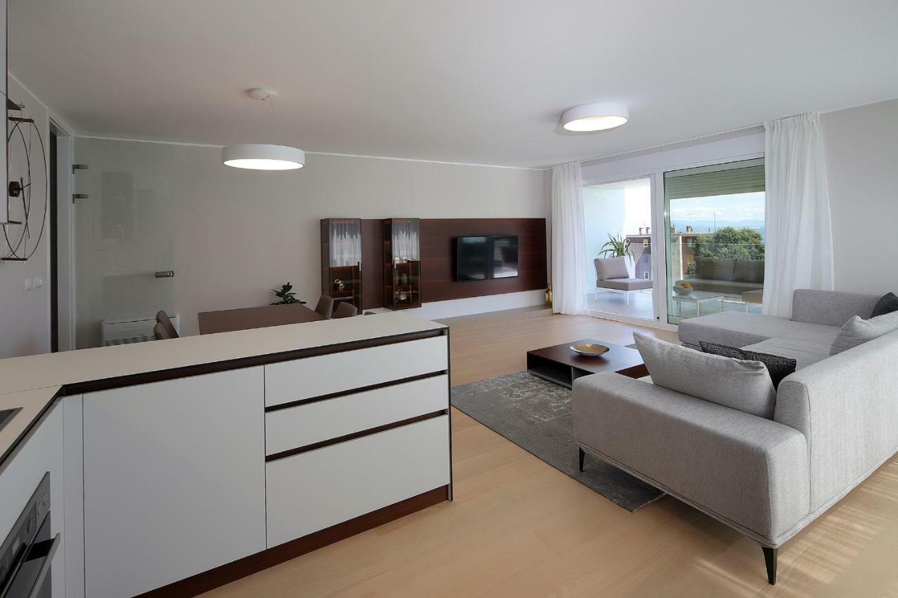 Stylish Apartment 100 M From The Beach Opatija Bagian luar foto