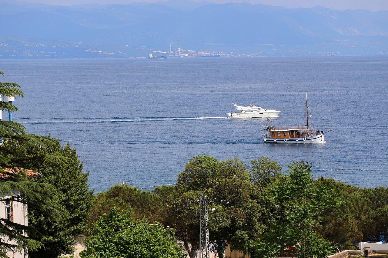 Stylish Apartment 100 M From The Beach Opatija Bagian luar foto