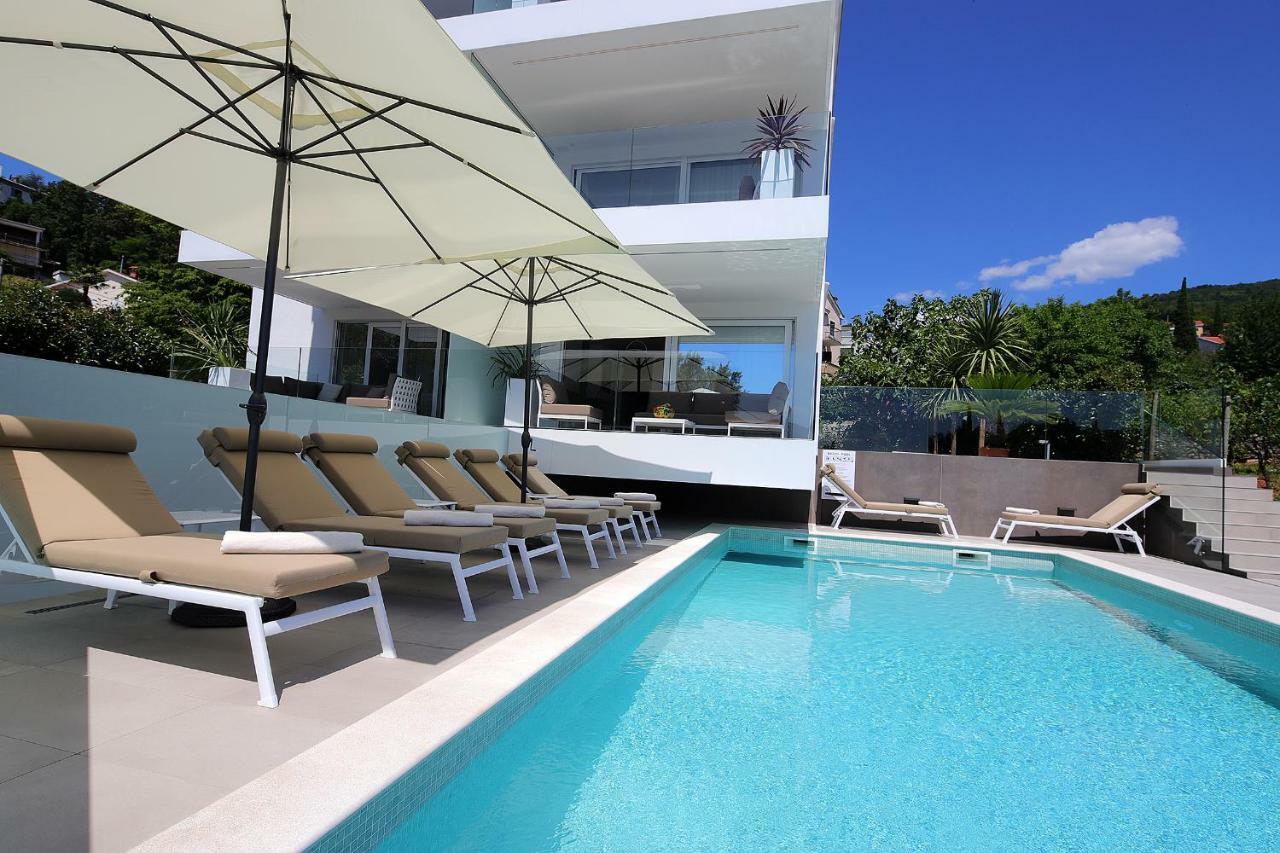 Stylish Apartment 100 M From The Beach Opatija Bagian luar foto