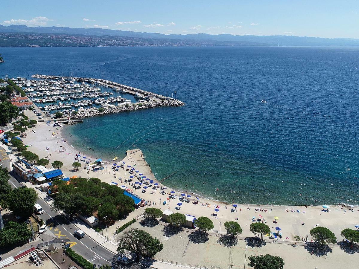 Stylish Apartment 100 M From The Beach Opatija Bagian luar foto